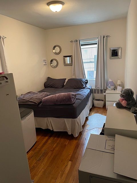 2nd image of 321 E 79th St APT 2D