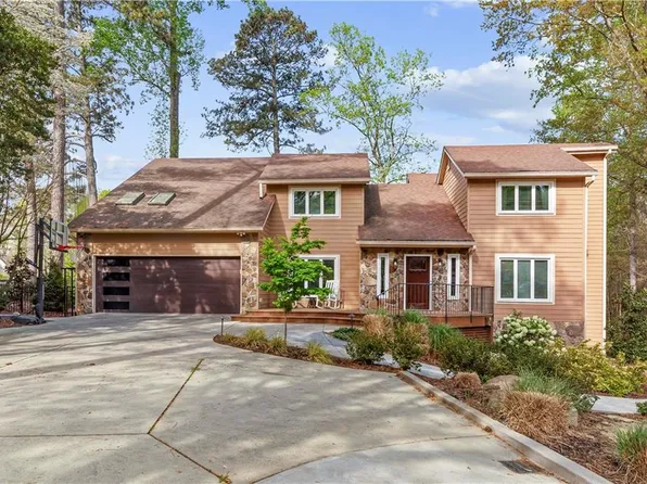 10390 Amberside Ct, Roswell, GA 30076
