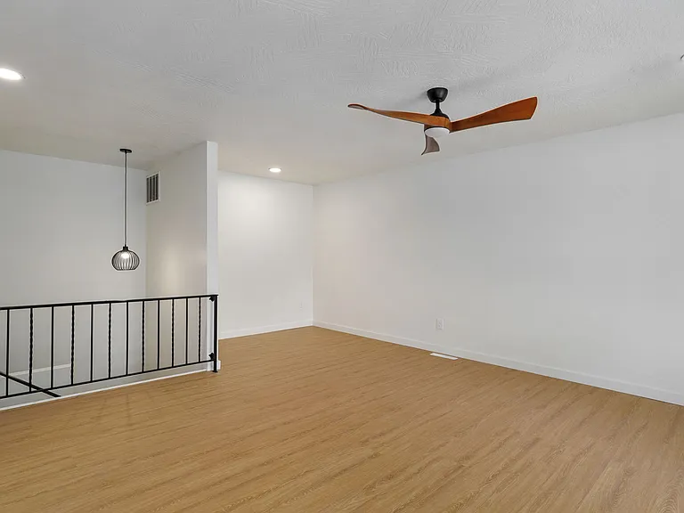 2023 E Battlefield Rd — Photo 25