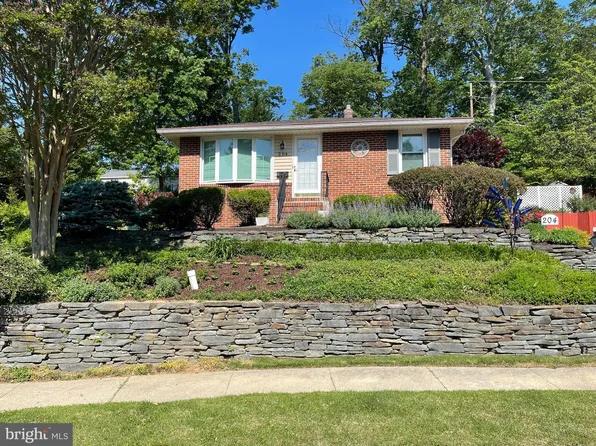 204 Elpin Dr W, Catonsville, MD 21228