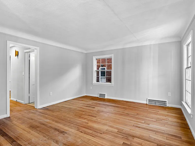414 Aqua Ct — Photo 8