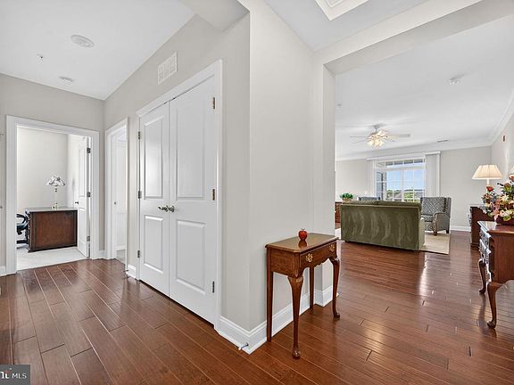 5th image of 44605 York Crest Ter APT 300