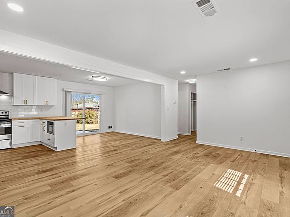 2nd image of 3993 Brookcrest Cir