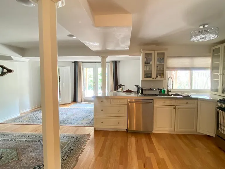42 Lensmith Dr #LOWER — Photo 4