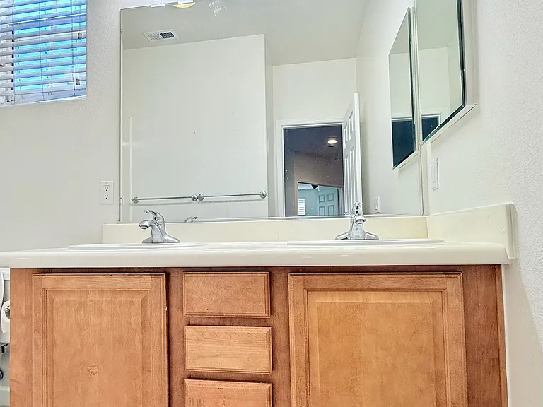 863 Dederick Ct — Photo 40