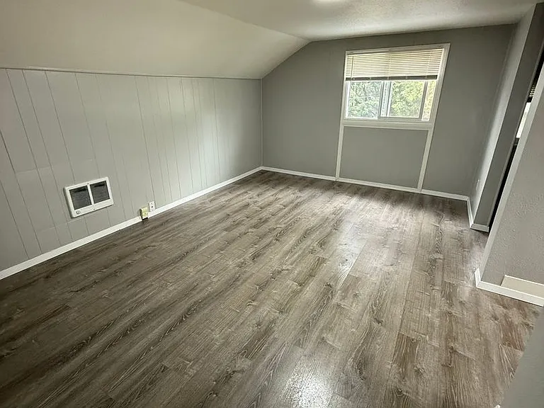 1126 Grant St — Photo 3