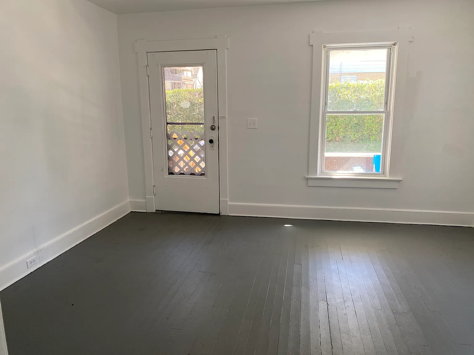 3 bed, $1,400 — Photo 2