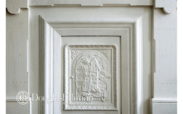 Sold by Douglas Elliman | media 21