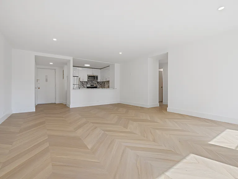 600 Columbus Ave #12H — Photo 2