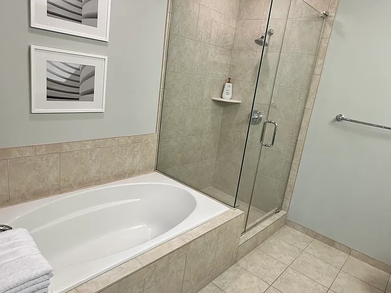 140 W Franklin St #510 — Photo 12