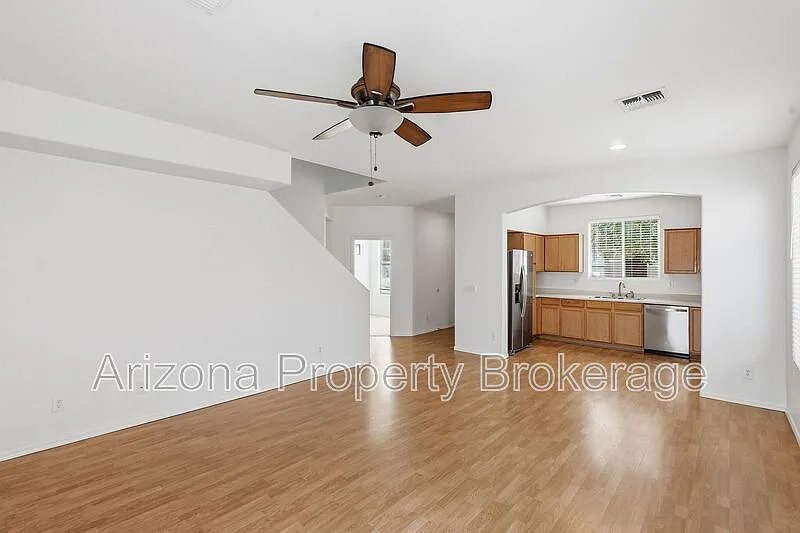 3 bed, 2.5 bath, 1560 sqft, $2,095 — Photo 2