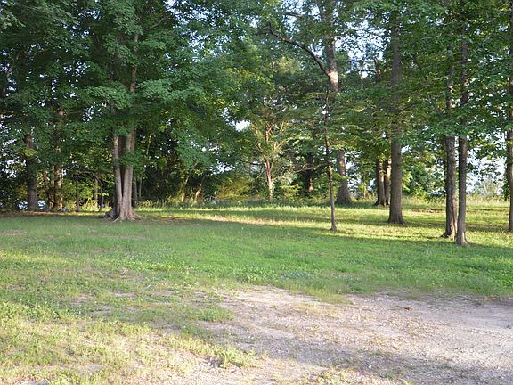 3rd image of 2606 Violet Ln
