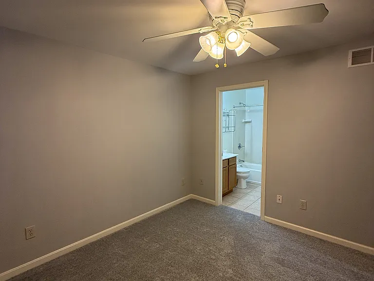 325 W 5th St #5 — Photo 13