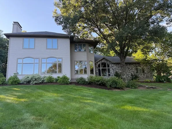 82 Mountain View Dr, Belchertown, MA 01007