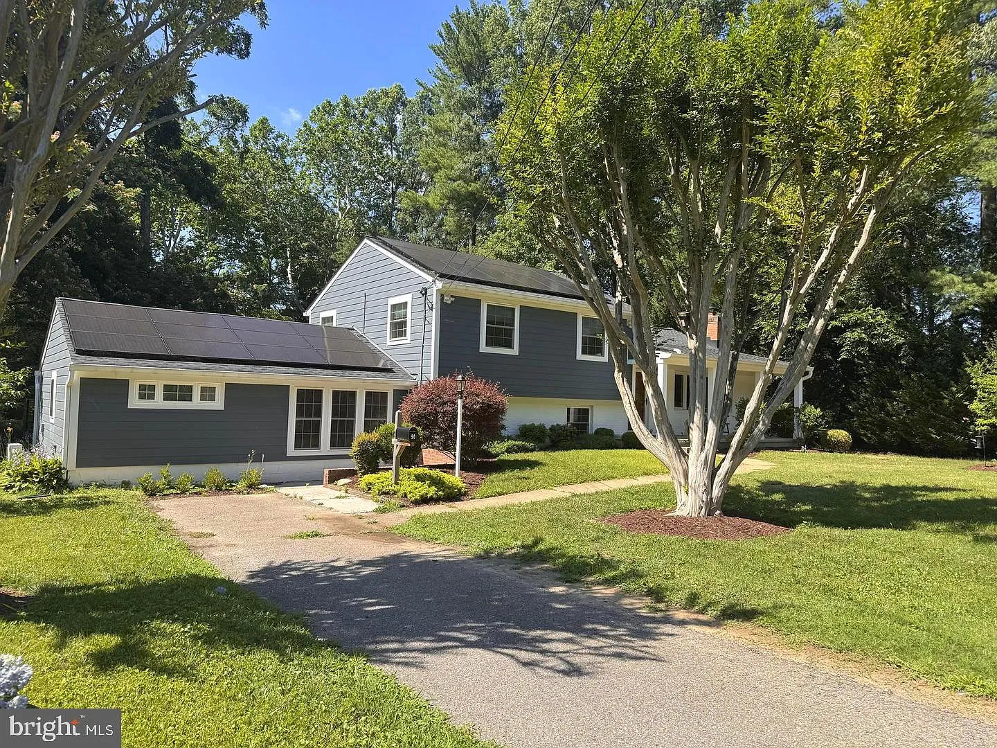 4 bed, 3.0 bath, 2716 sqft, $4,300 — Photo 2