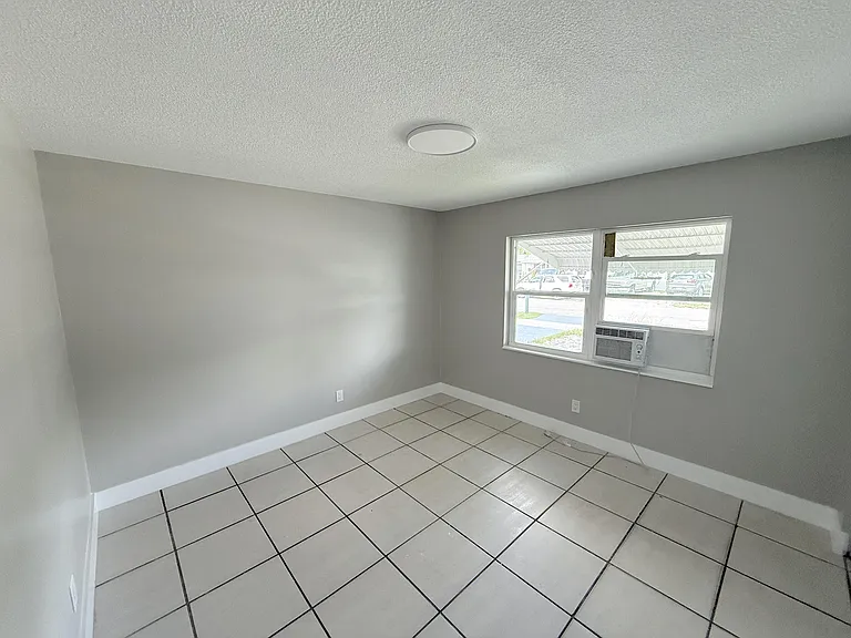 1920 SW 44th Ave #2 — Photo 10