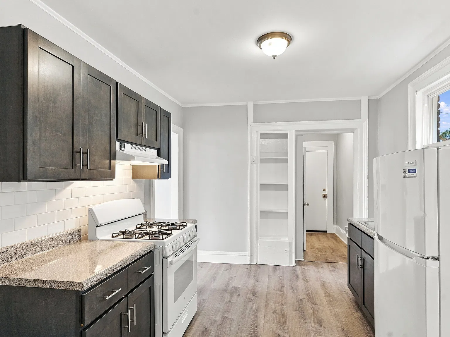 177 W Parmenter St — Photo 3