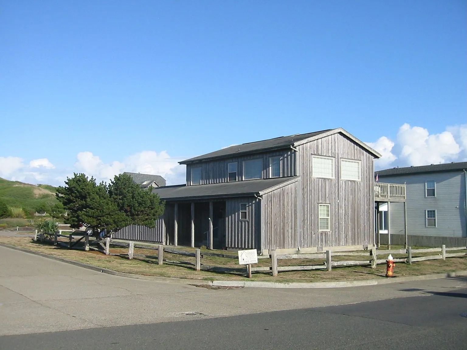 1305 Strawberry Dr photo 1