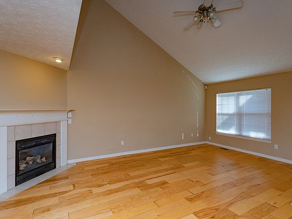 3rd image of 1940 Ellison Dr