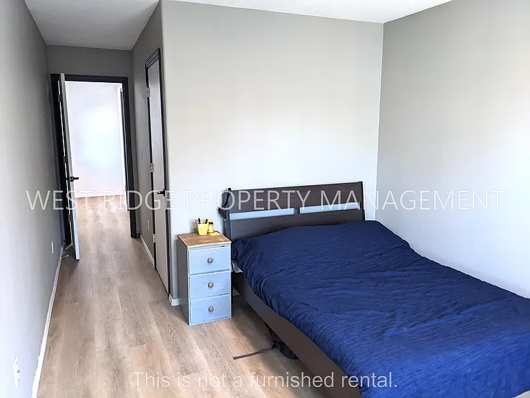 6824 N Astor St — Photo 9