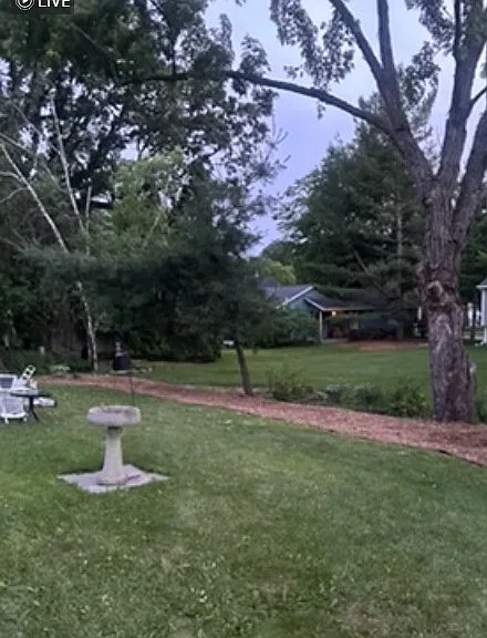 121 Woodview Dr — Photo 2
