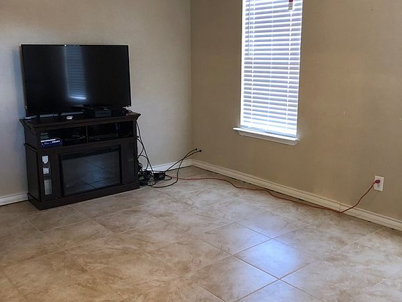5th image of 429 Zeneta Ave