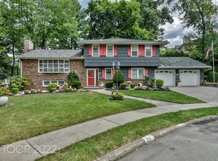 21 Briarwood Ct, Emerson, NJ 07630