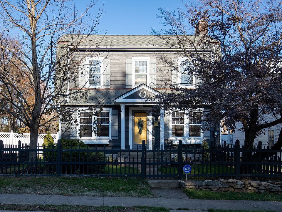 1st image of 425 Delcamp Dr