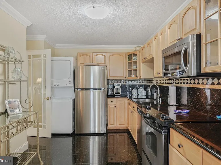 8380 Greensboro Dr #1008 — Photo 11
