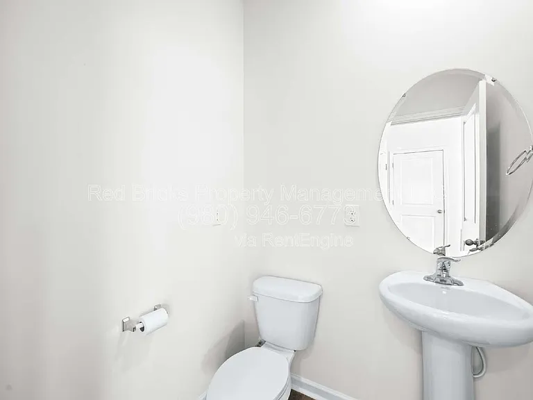4015 Meadow Green Dr — Photo 16