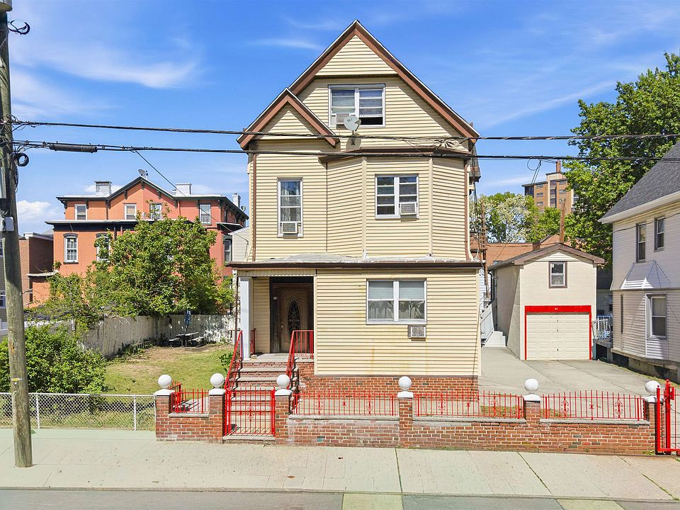 1st image of 144-146 Pearsall Ave