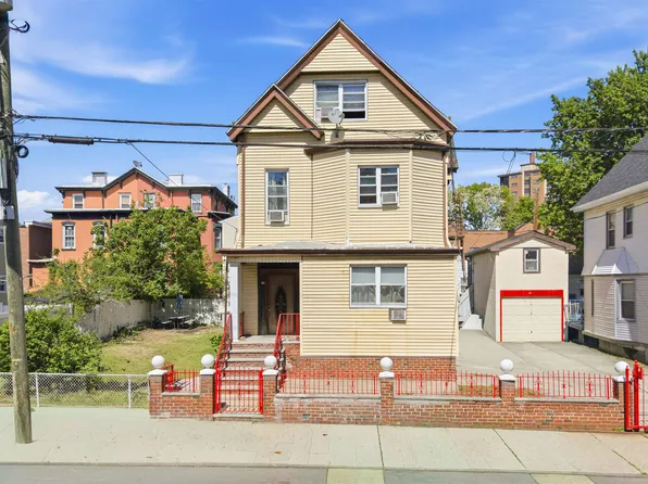144-146 Pearsall Avenue image 1 of 10