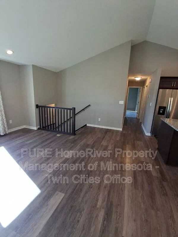 4 bed, 3.0 bath, 2702 sqft, $3,050 — Photo 2