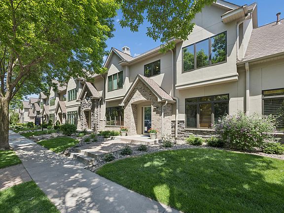 2nd image of 365 Willoughby Way W