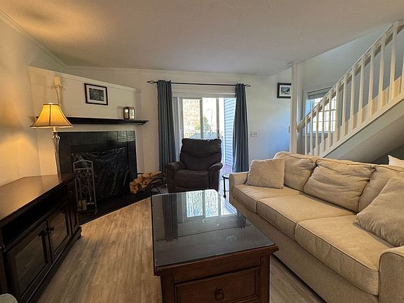 5th image of 158 Riverside Hts #Townhouse 7
