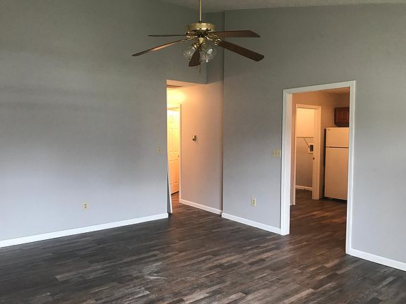 3rd image of 696 Kara Ct