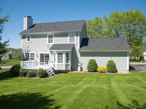 86 Roosevelt Drive, Poughquag, NY 12570