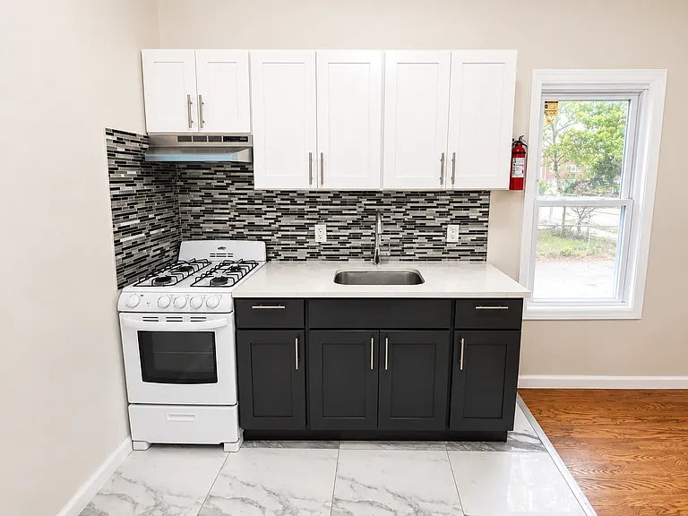 196 Shepard Ave #1R — Photo 1