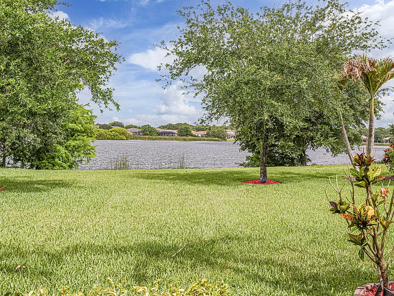 1750 Berkshire Cir SW — Photo 46