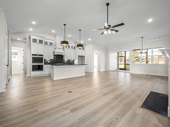 4th image of 5814 Willoughby Way