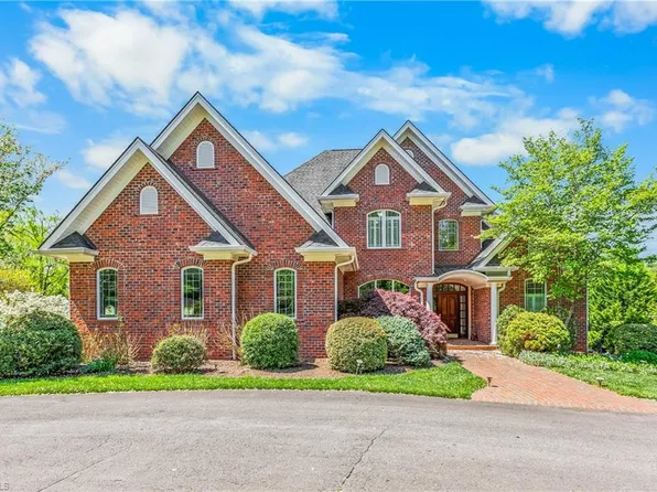 537 Montclaire Dr, Mount Airy, NC 27030