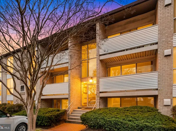 5606 Bloomfield Dr APT 104, Alexandria, VA 22312