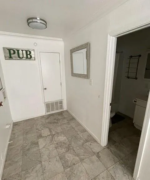 208 Medina St — Photo 9
