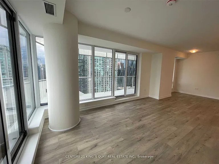 28 Freeland St #2702 — Photo 4