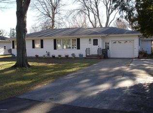 648 Clemens Ave, Saint Joseph, MI 49085
