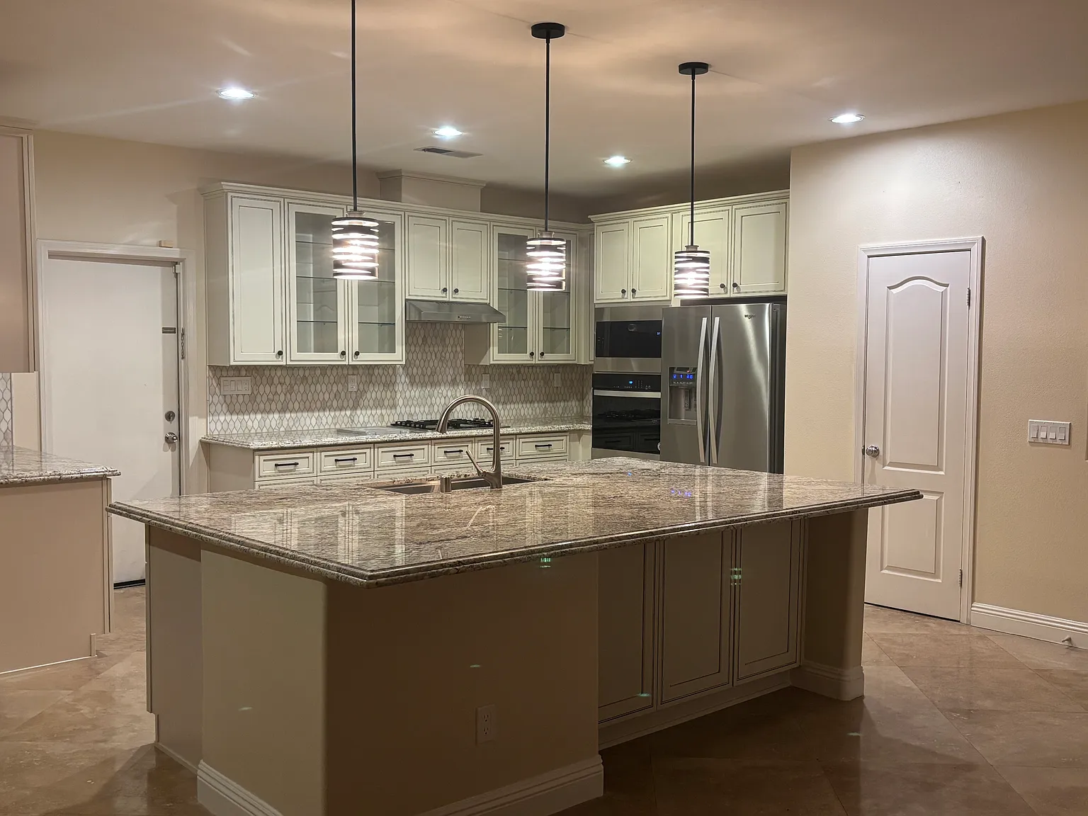 5 bed, 2900 sqft, $5,800 — Photo 2