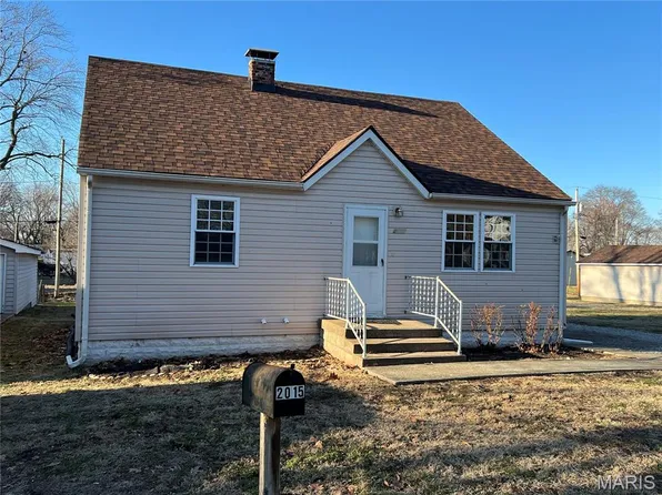 2015 1st St, East Carondelet, IL 62240