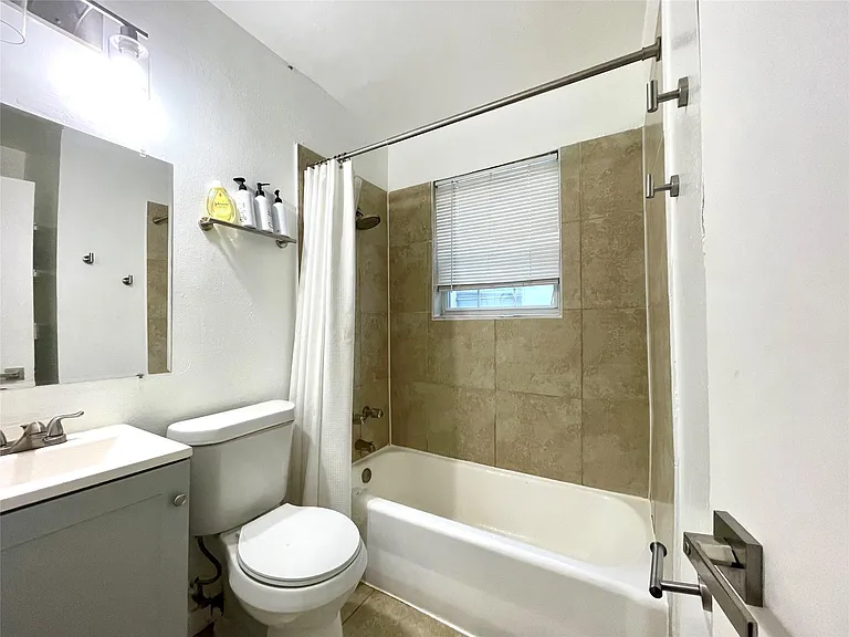 2411 Bastrop St #1 — Photo 5