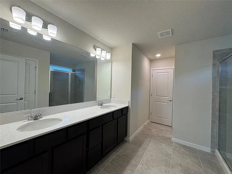 2102 Charming Ave — Photo 21