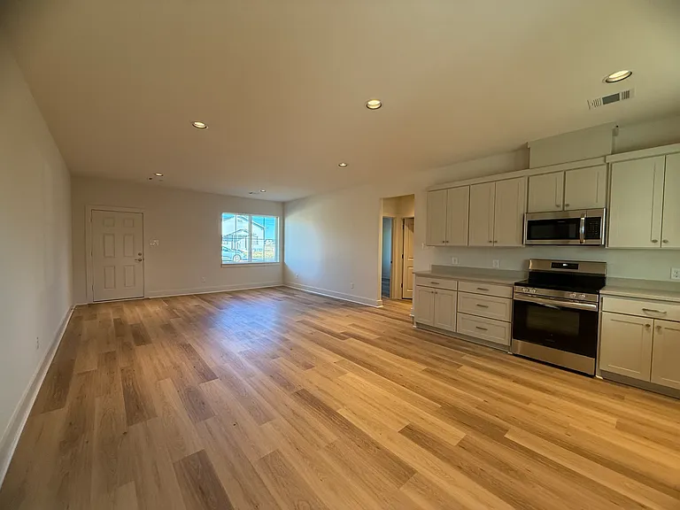 106 Kirkland St — Photo 4